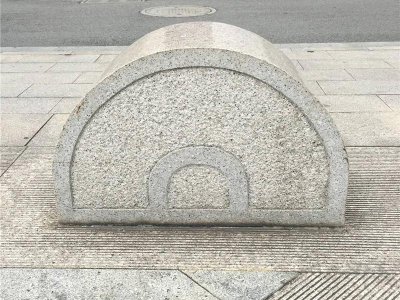 半圆柱状挡车石