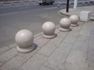 马路边挡车石