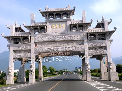 景区入口石雕牌坊