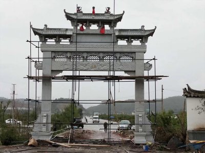 村口單門(men)石雕牌坊安裝(zhuang)圖