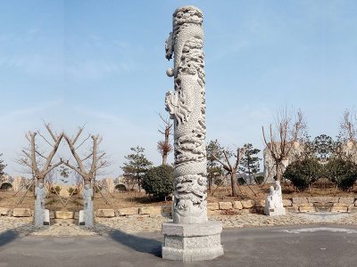 農村石(shi)龍柱