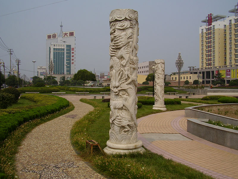 花岗岩石龙柱